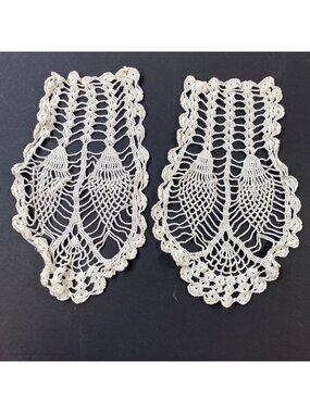Set of 2 Vintage Handcrafted White Crochet Lace Peacock Feather Doilies